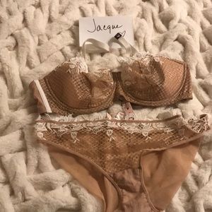 NWT bra 38 D and panty (large)